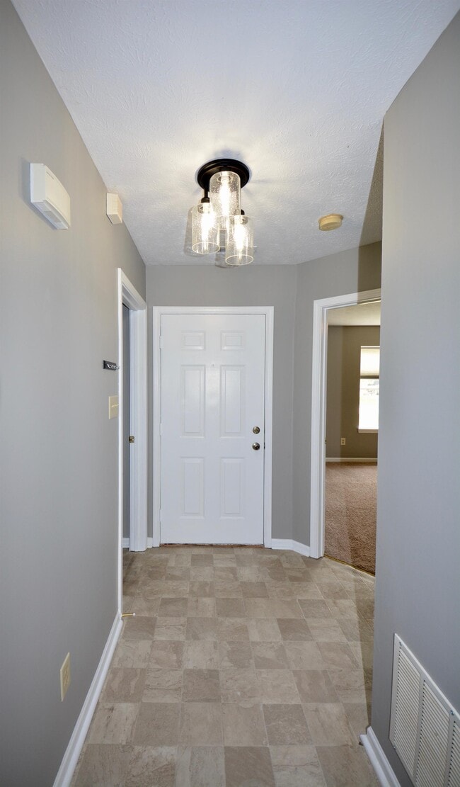Building Photo - 9610 Claymore Dr