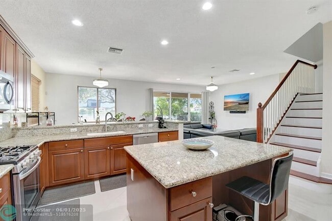 Building Photo - 6158 SW 194th Ave