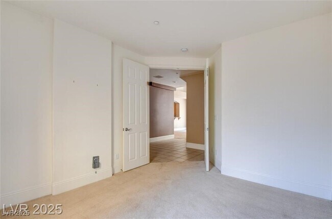 Building Photo - 11 Cerchio Basso