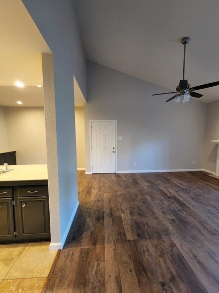 Building Photo - 8601 Park Ln