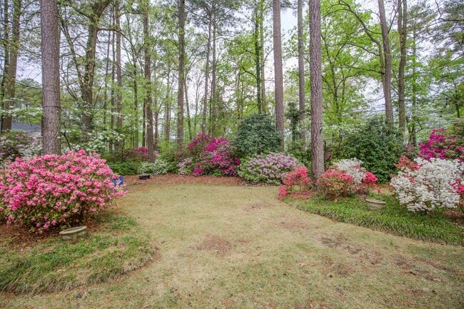 Building Photo - Spacious 3 Bedroom Home in Fayetteville, N...