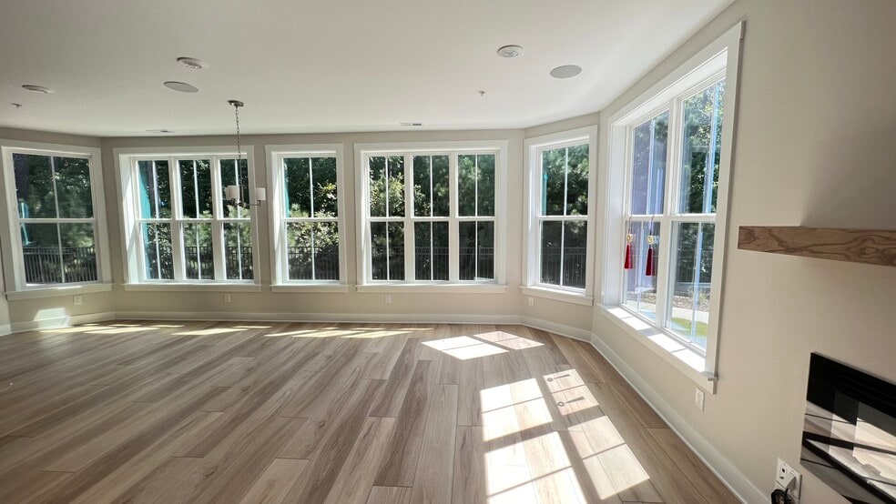 Living room with large windows and view - 11548 Helmond Way