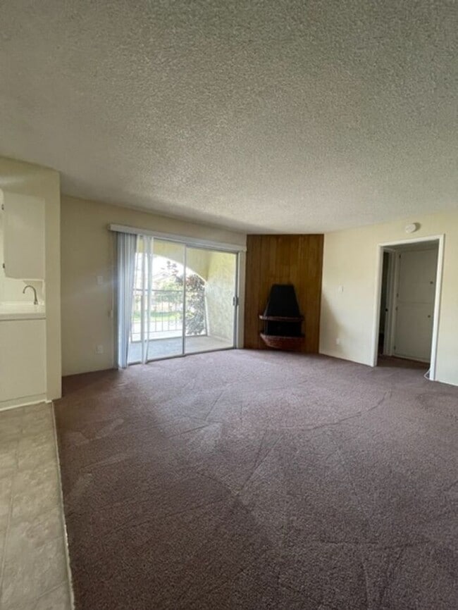 Building Photo - Downey UPPER One Bedroom with Parking, Fir...