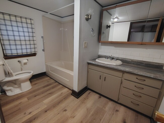 Building Photo - 242 S Adams St