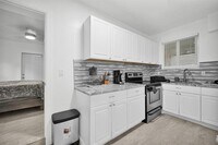 Building Photo - 201 SE 23rd St