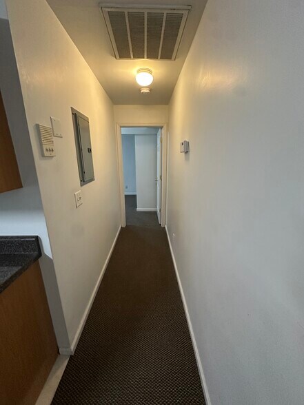 Building Photo - 405 Park Ave