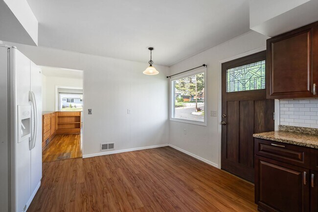 Building Photo - Gorgeous Audubon Park Home with Detached G...