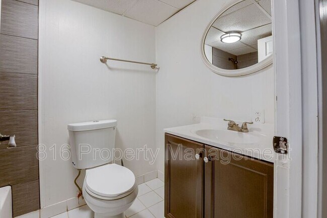 Building Photo - 3828 E 72nd Terrace