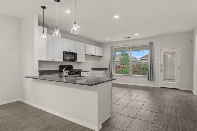 Building Photo - 604 Palmilla St