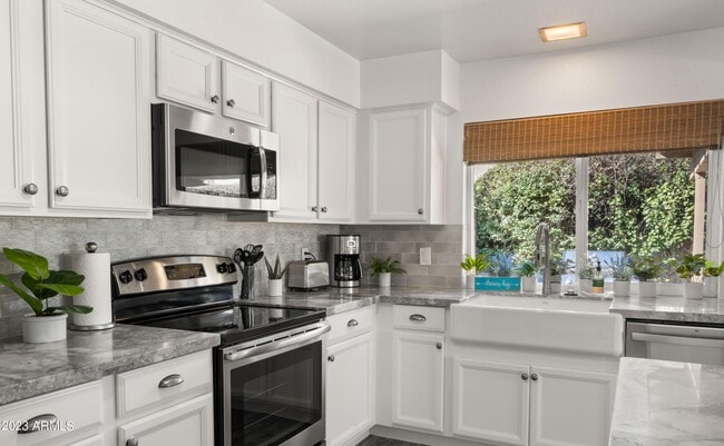 Building Photo - 7526 Via De Ln