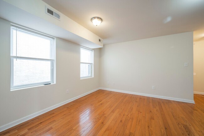 Building Photo - 1519-21 N 16TH ST Unit C4