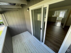Building Photo - What the luxury of your OWN bathroom?