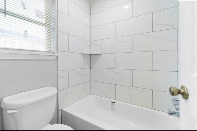 Building Photo - 5706 Sunnygate Dr