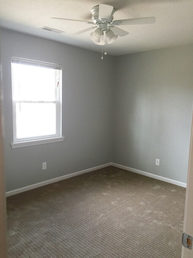 Building Photo - 2517 Maverick Ln