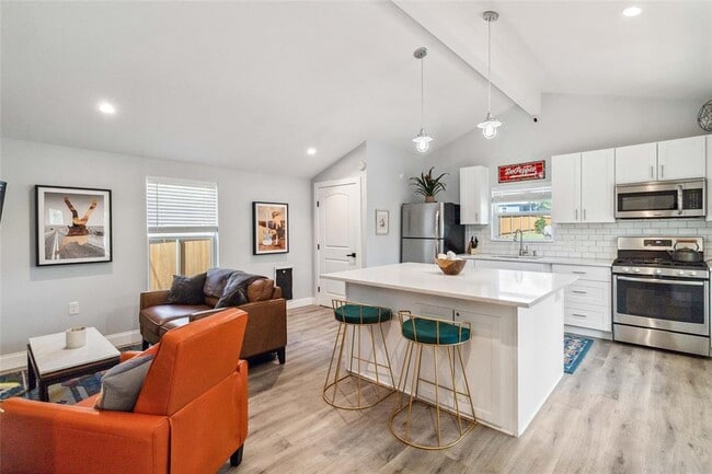 Building Photo - 1403 Minnie Dr