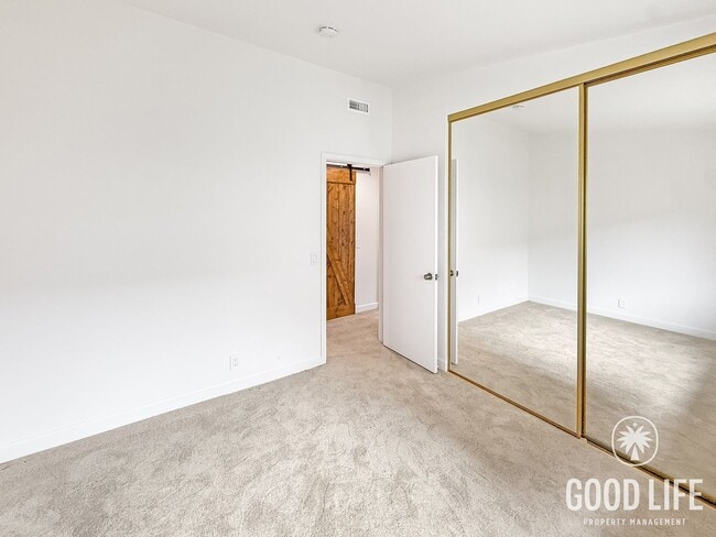 Building Photo - harming 2BR/2BA Townhome with Private Yard & 2-Car Garage in UTC