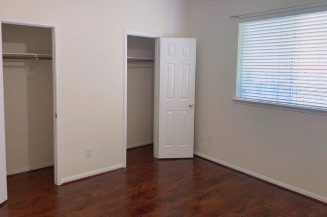 Building Photo - 2431 Pine Shadows Dr