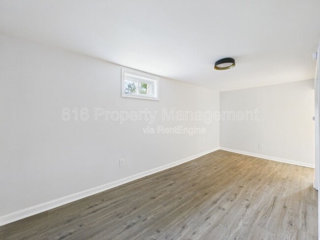 Building Photo - 100 S Oxford Ave