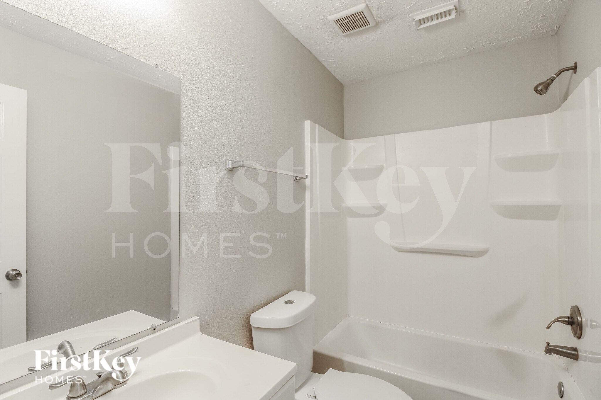 Building Photo - 4427 Ravine Dr