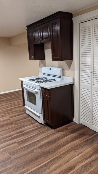 Gas stove - 7976 W 2820 S