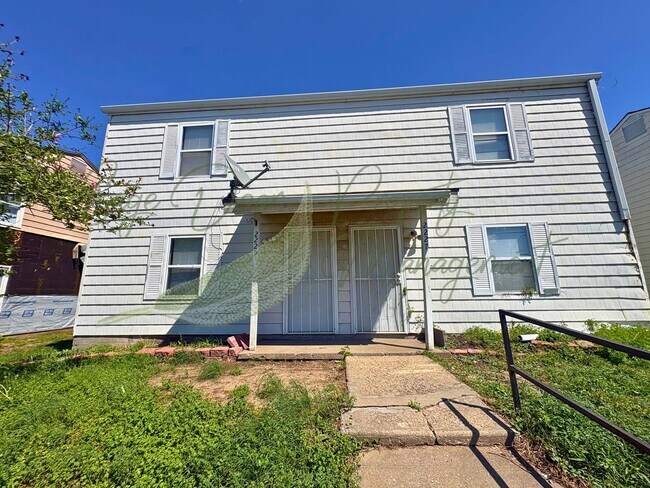 Building Photo - CHARMING 2 BEDROOM DUPLEX IN KANSAS CITY-COMING SOON