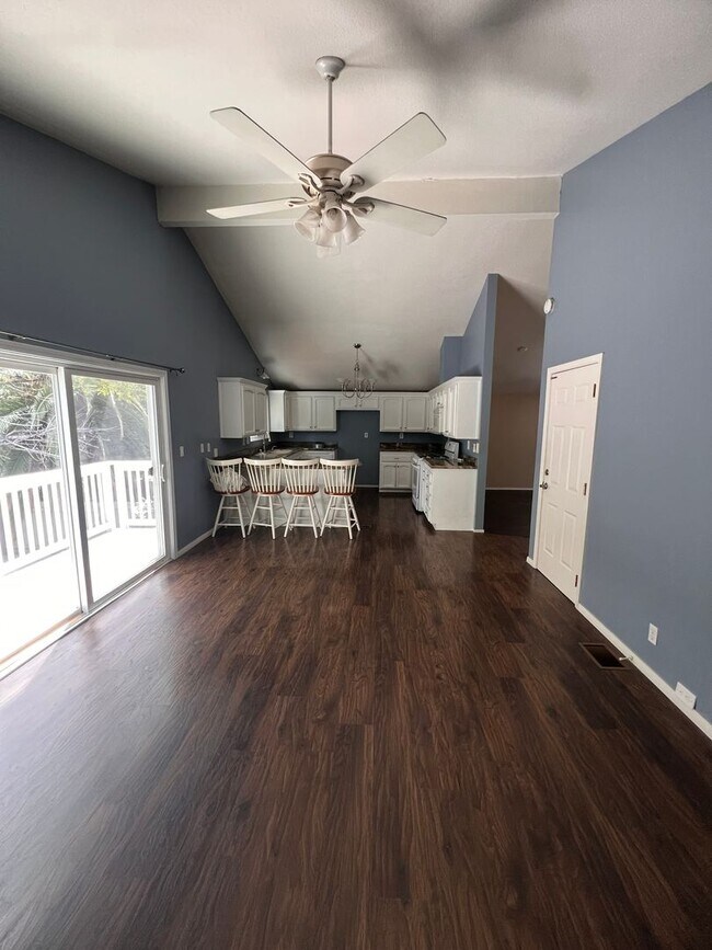 Building Photo - Newbury Park - Three bedroom, bonus room (could be 4th bedroom, 2.5 bathrooms