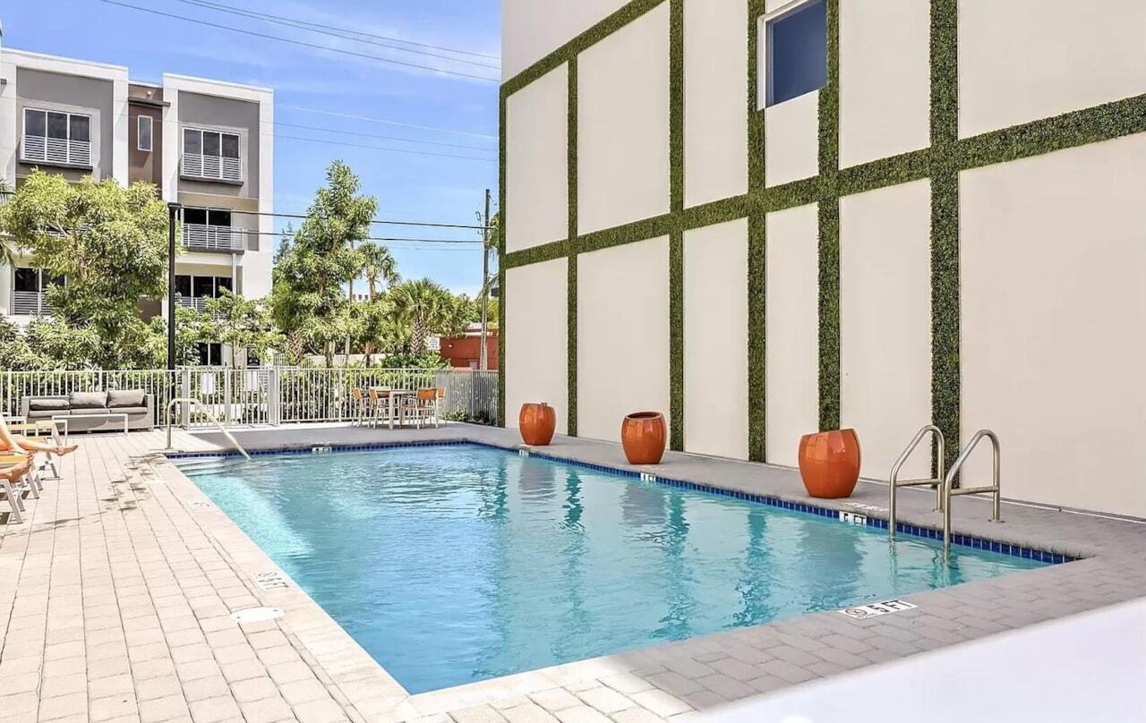 Building Photo - 1045 NE 18th Ave