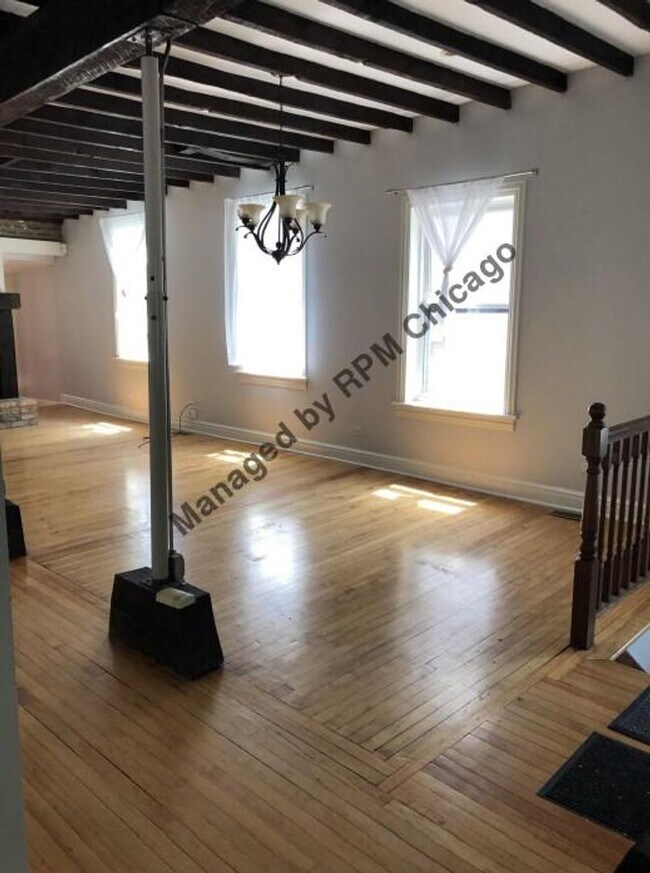 Building Photo - 1357 N Wolcott Ave