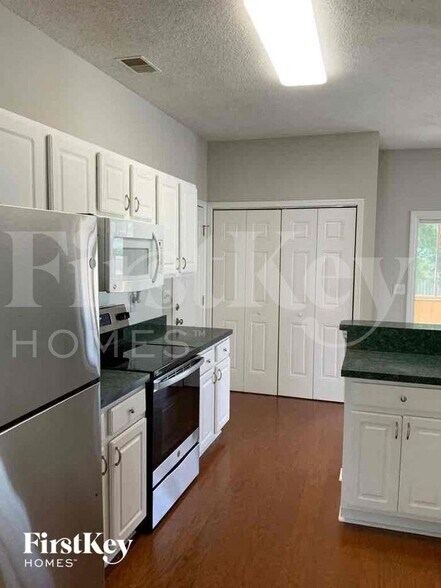 Building Photo - 591 Tribeca Ct