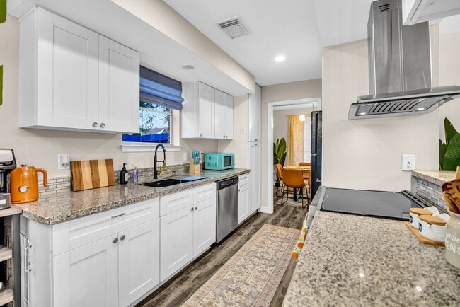 Building Photo - 11011 Sagewillow Ln