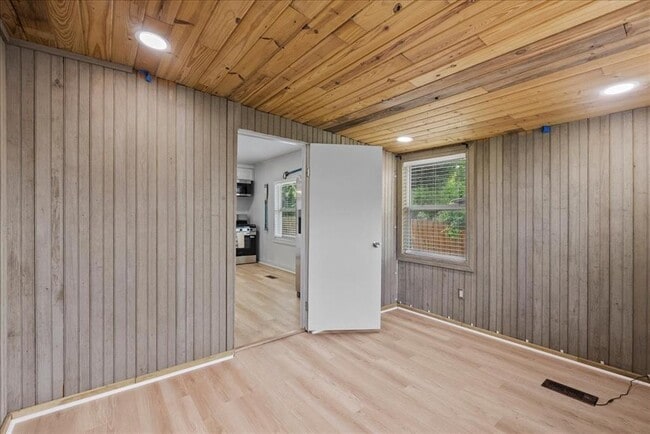 Building Photo - 2940 Piper Rd