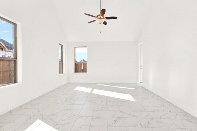 Building Photo - 2414 Thavie St