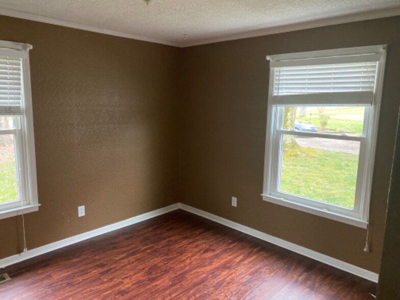 Building Photo - 391 Mortons Lake Rd