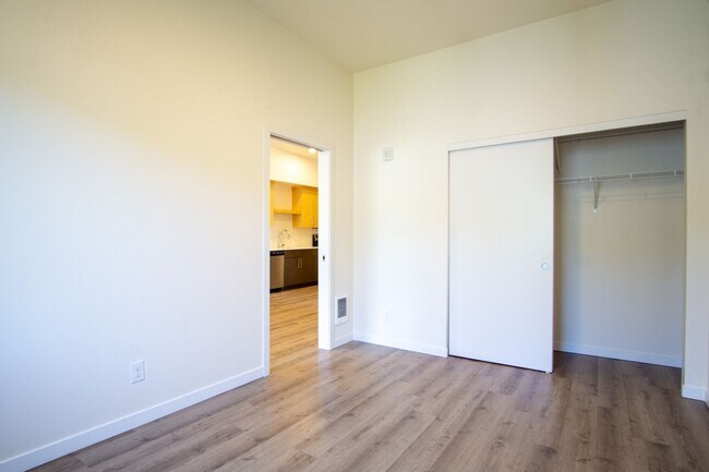 Building Photo - SUMMER SPECIAL: Top Floor Modern 2 Bdr w/ W&D + AC!