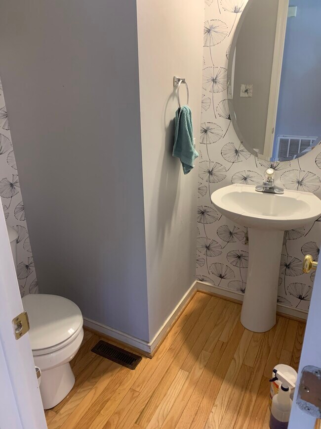 Half bath - 7895 Trumpetvine Ln