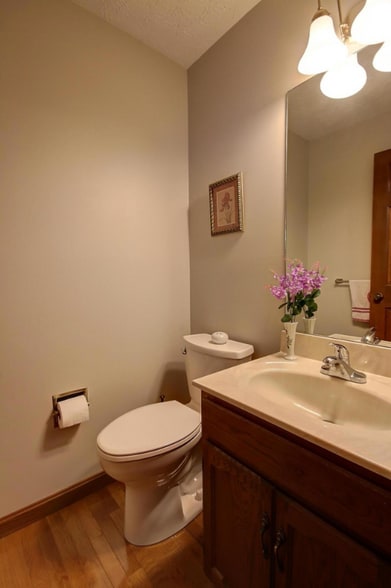 Building Photo - 438 Larkspur Ct