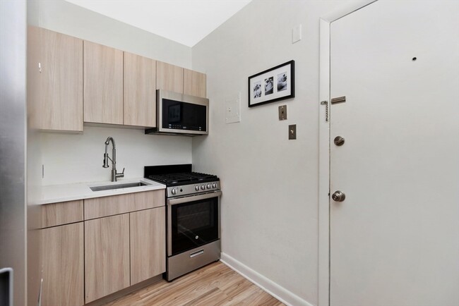 Building Photo - 47 Tileston St