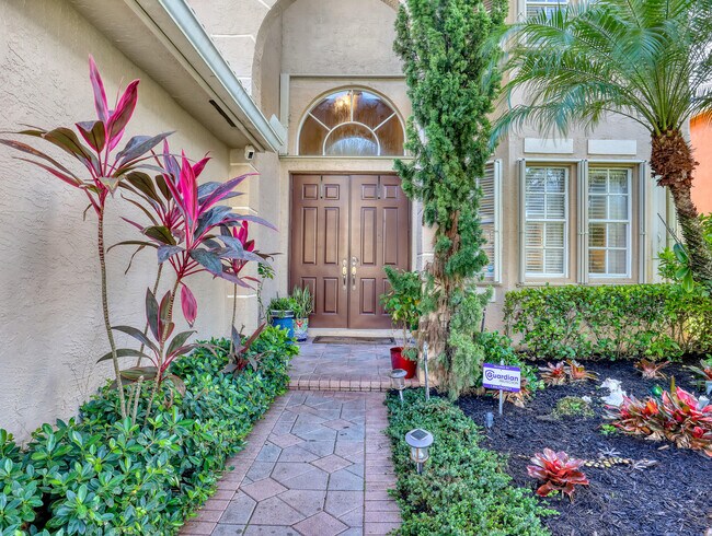 Building Photo - 2227 Ridgewood Cir