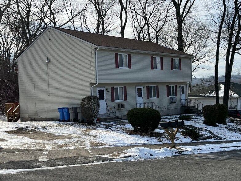 Conveniently located - 82 Rhoda Ln