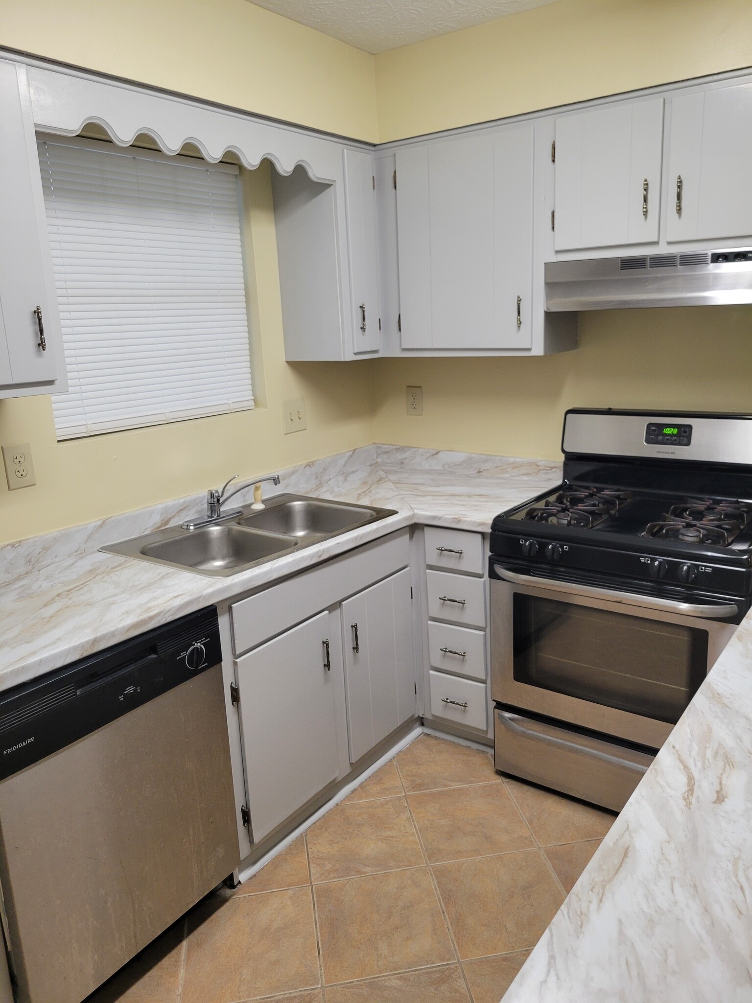 Building Photo - 496 Prince of Wales