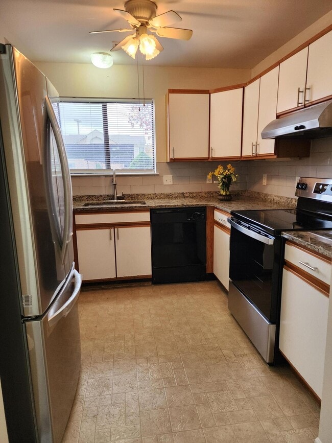 Building Photo - 42722 Lilley Pointe Dr