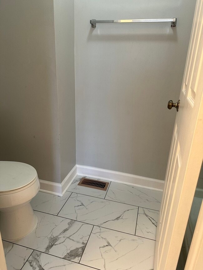 Building Photo - 2819 White Thorn Cir