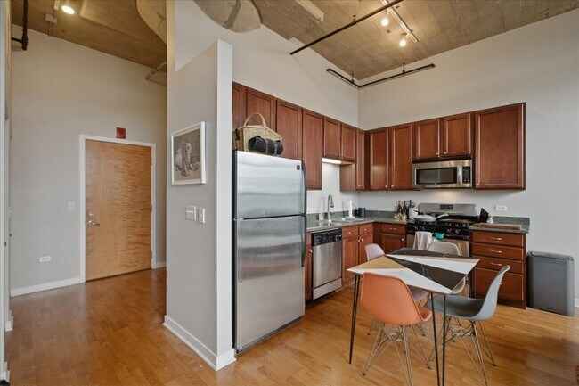 Building Photo - 3963 W Belmont Ave