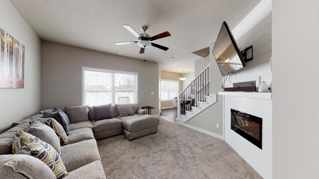 Building Photo - Fabulously Beautiful Townhome in NW Ankeny
