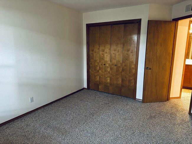 Building Photo - Foothills Hideaway