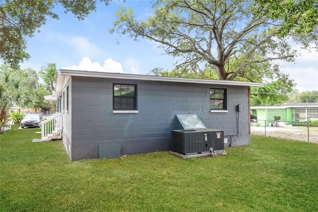 Building Photo - 3914 Deleuil Ave