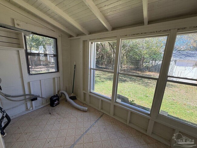 Building Photo - 1120 Barcia Dr