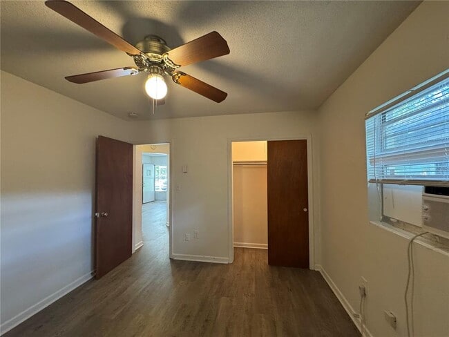 Building Photo - 1307 N Fern Creek Ave