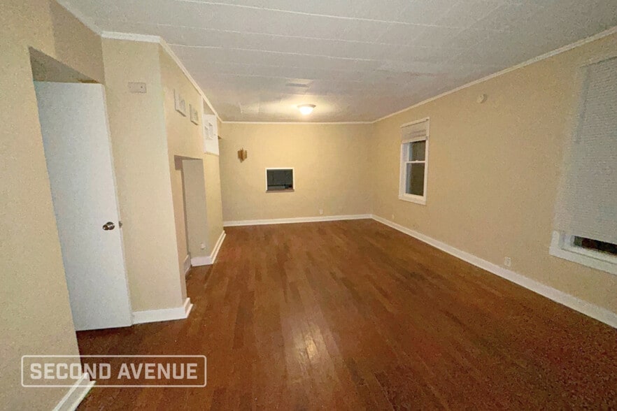 Building Photo - 208 S Thomas Ave