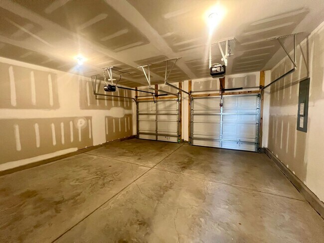 Building Photo - Surfside Beach - 3 bedroom / 2.5 Bathroom Home